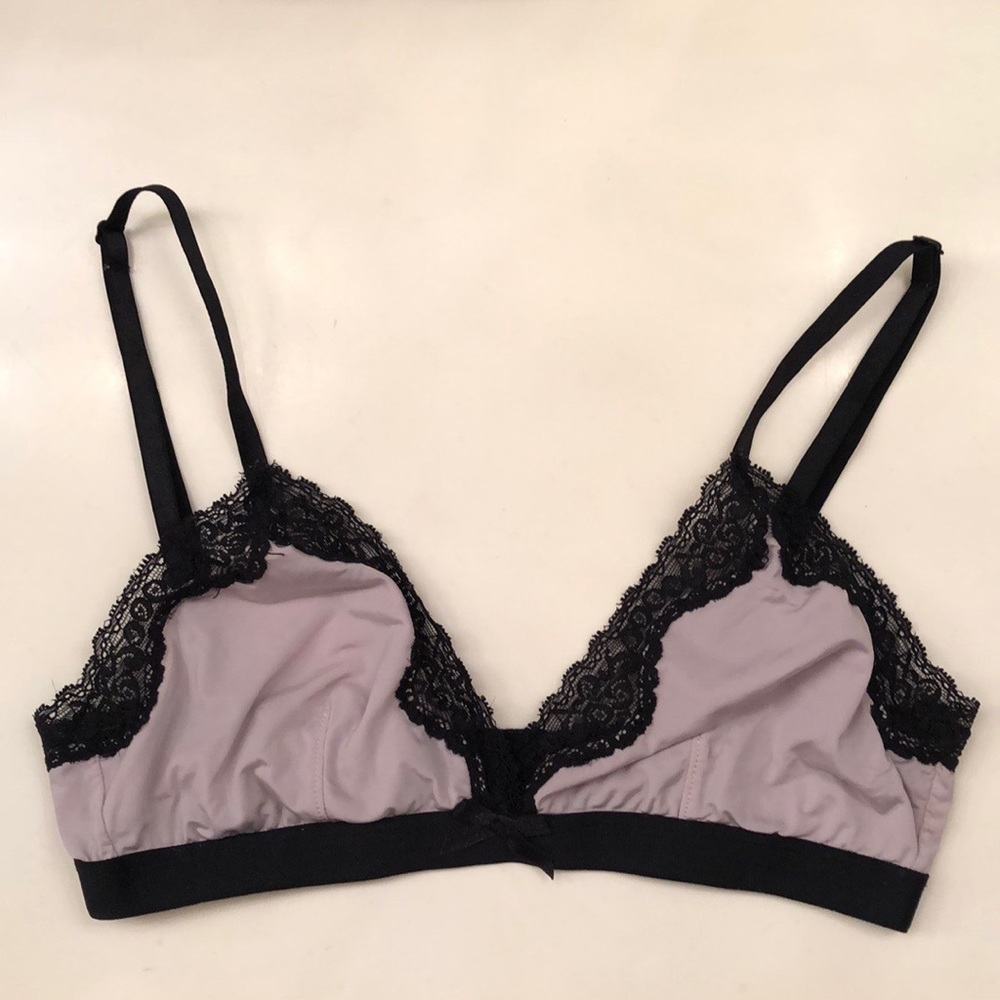 URBAN OUTFITTERS MUAVE LACE BRALETTE